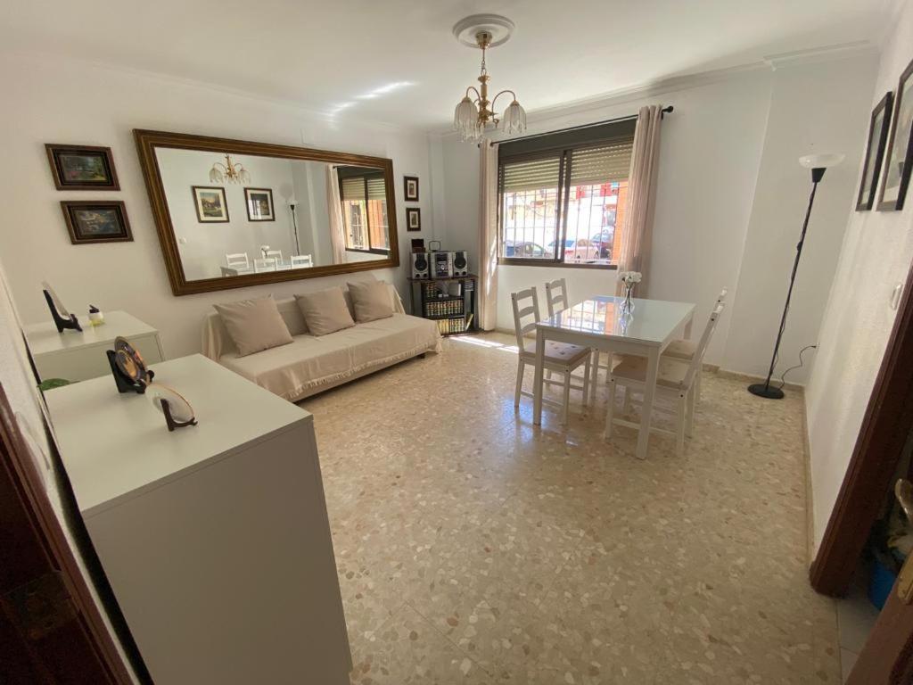 Apartamento Familiar En Barrio Reina Victoria 우엘바 외부 사진