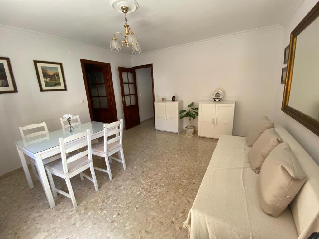 Apartamento Familiar En Barrio Reina Victoria 우엘바 외부 사진