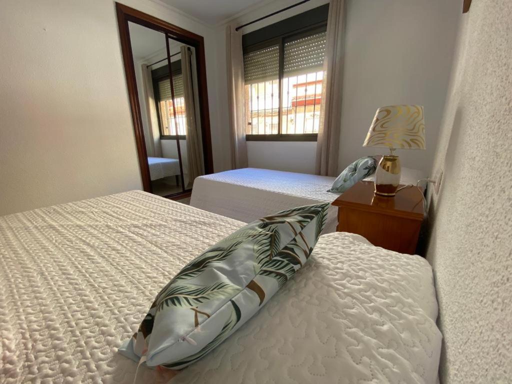 Apartamento Familiar En Barrio Reina Victoria 우엘바 외부 사진