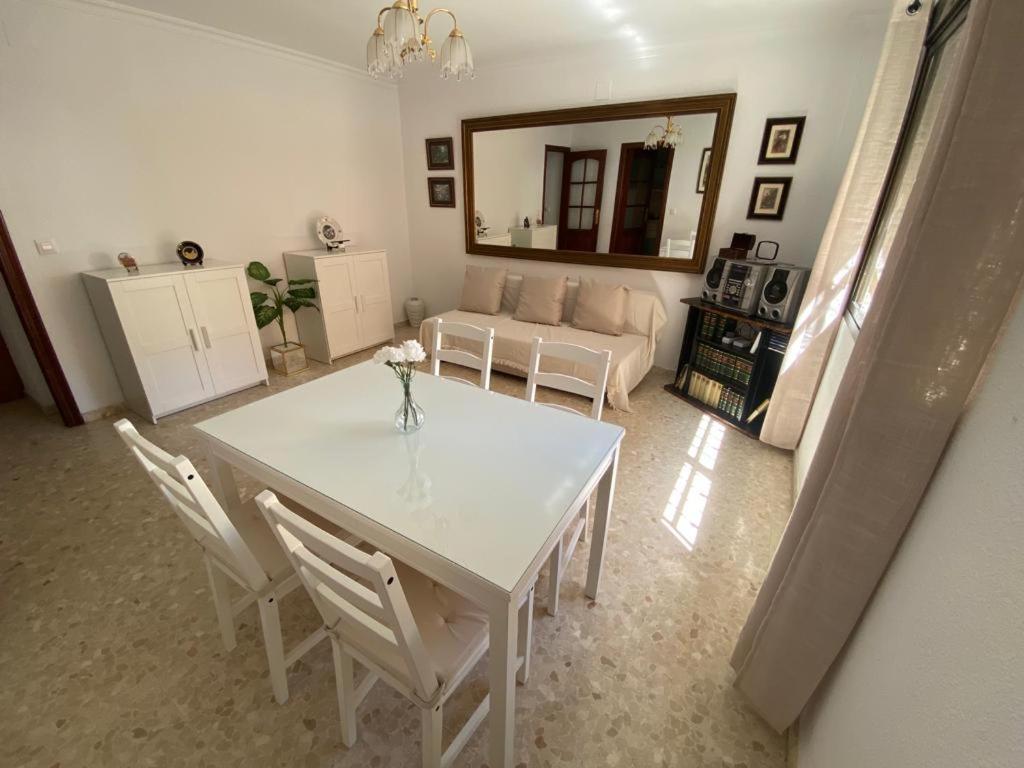 Apartamento Familiar En Barrio Reina Victoria 우엘바 외부 사진